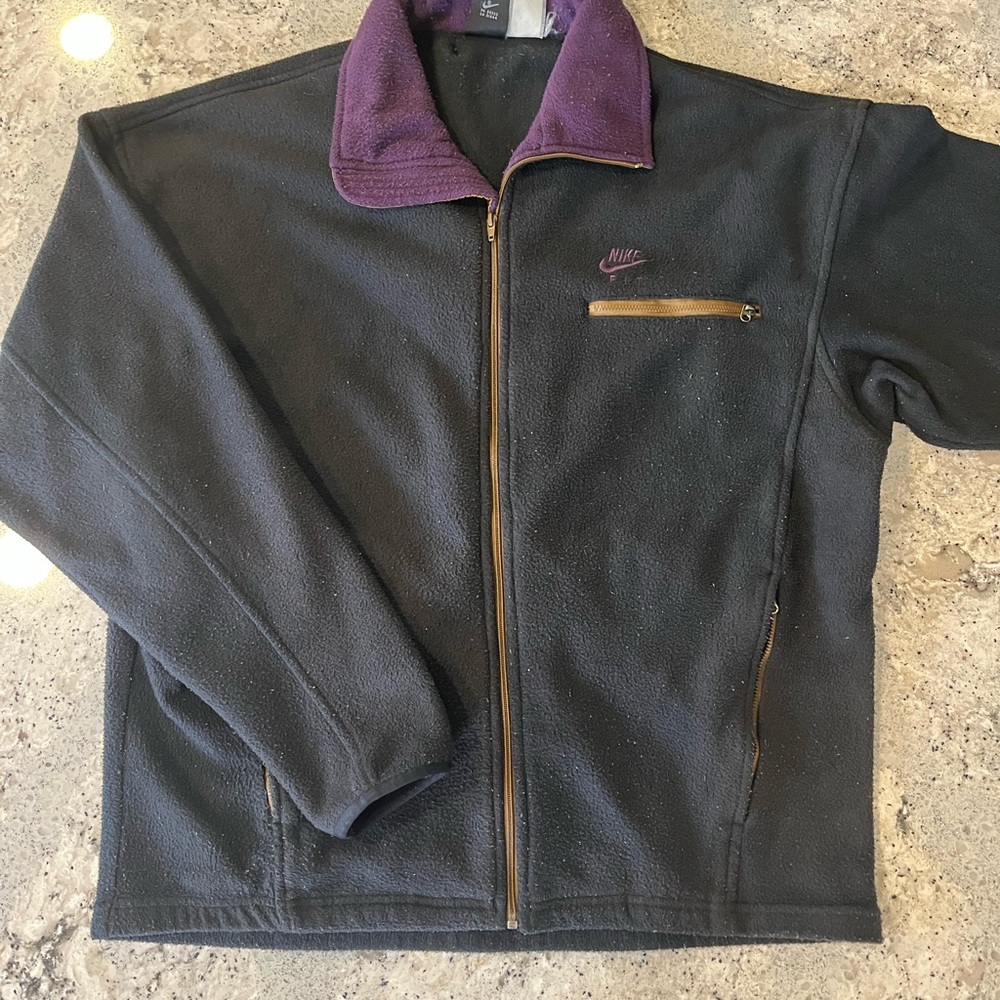 Nike ACG – Men's Black Fleece Jacket with Purple Collar